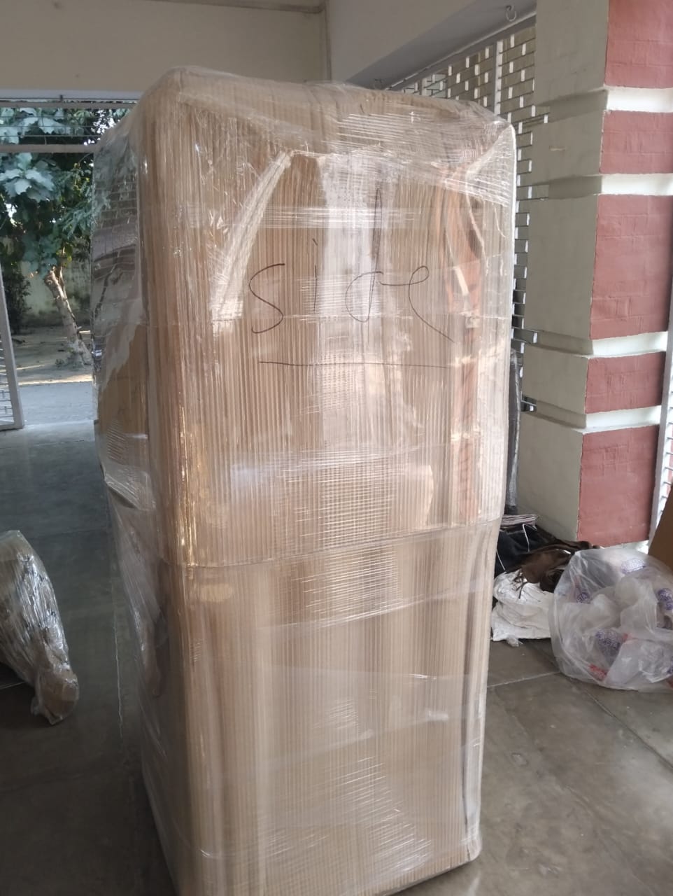 First layer bubble wrapping of a steel refrigerator